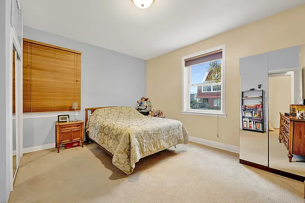 Sold by REMAX Elite | media 17