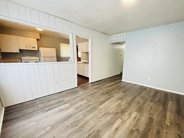 779 Spencer St — Photo 2