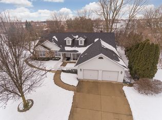 33 Robert Rd, Oswego, IL 60543