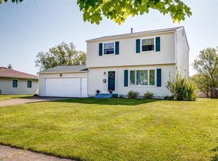 325 Karen Dr, Chardon, OH 44024