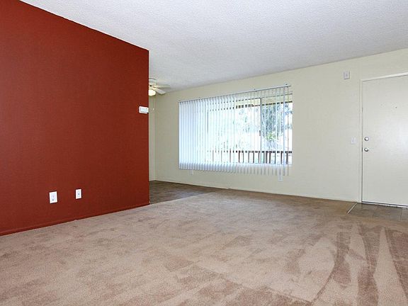 4th image of 555 Greenbrier Dr APT 31