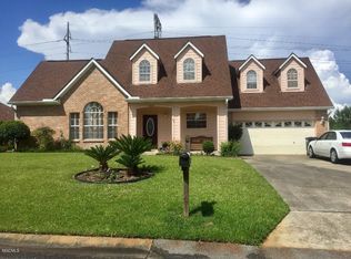 10009 Iroquois Ave, Ocean Springs, MS 39564