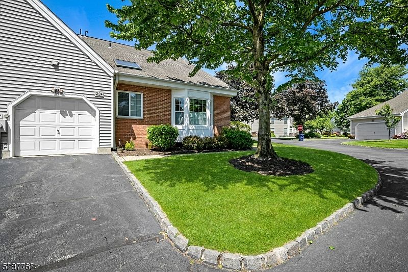 1st image of 204 Zeppi Ln