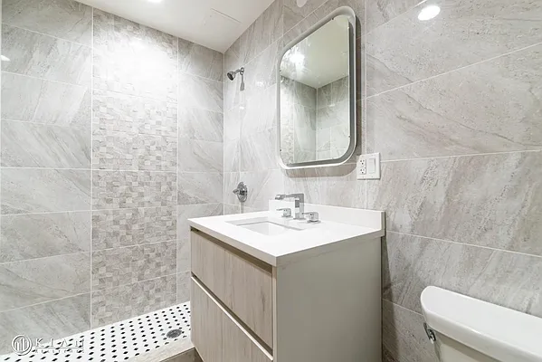 Rented by Kian Realty | media 23