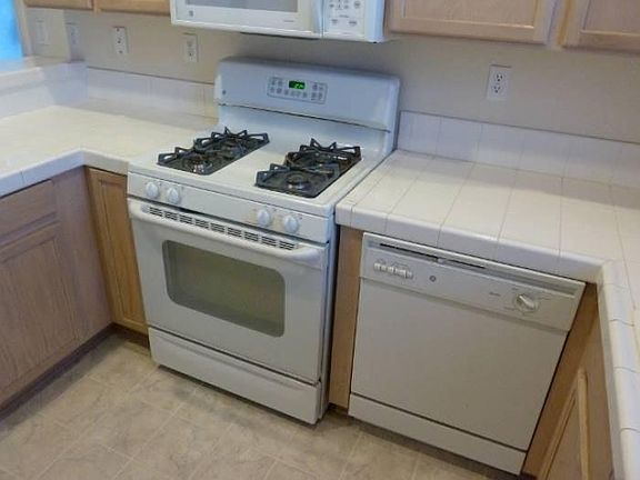 Wild Creek Villas House Sparks NV for Rent Stove