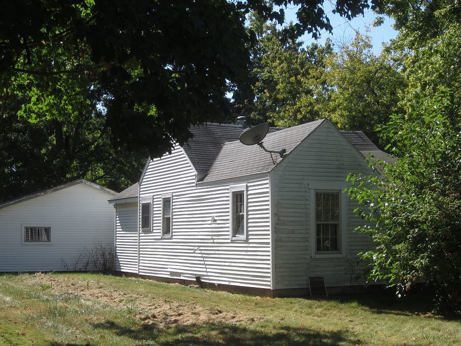 2nd image of 390 W Iroquois St