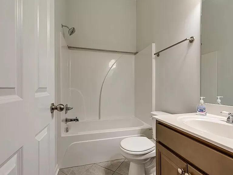 204 Kinsale Dr — Photo 3