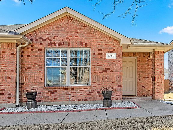 3rd image of 1043 Twin Brooks Dr
