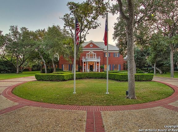 2nd image of 100 Pin Oak Forest St