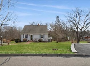 40 Meadow Circle Rd, Branford, CT 06405