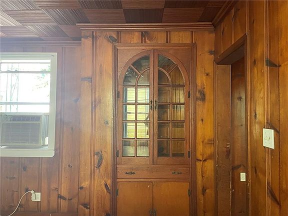5th image of 1236 Louisa St