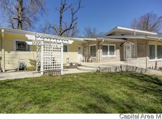 420 Woodbine Rd, Taylorville, IL 62568