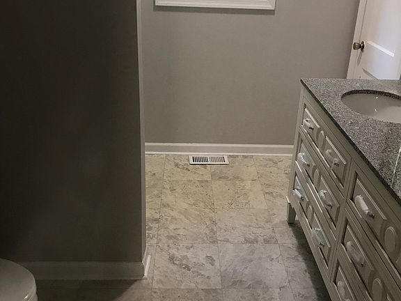 4th image of 238 S Cliffdale Dr