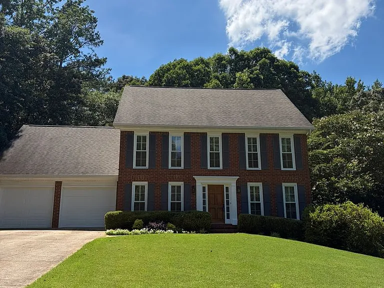 121 Ashbrook Dr — Photo 1
