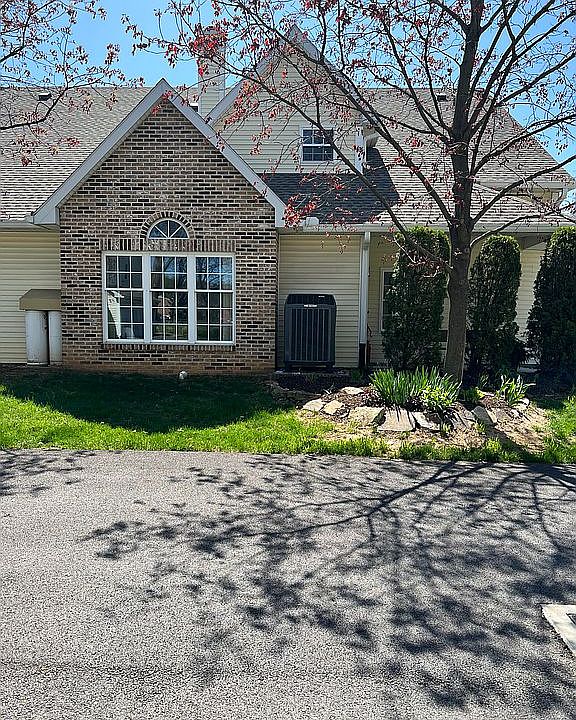 1st image of 557 Brighton Pl