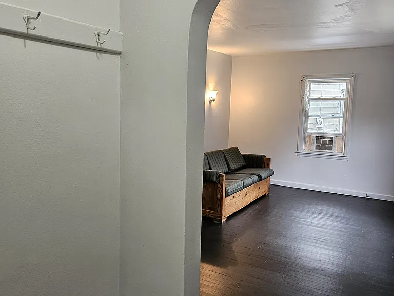 105 Pennsylvania Ave #1R — Photo 2