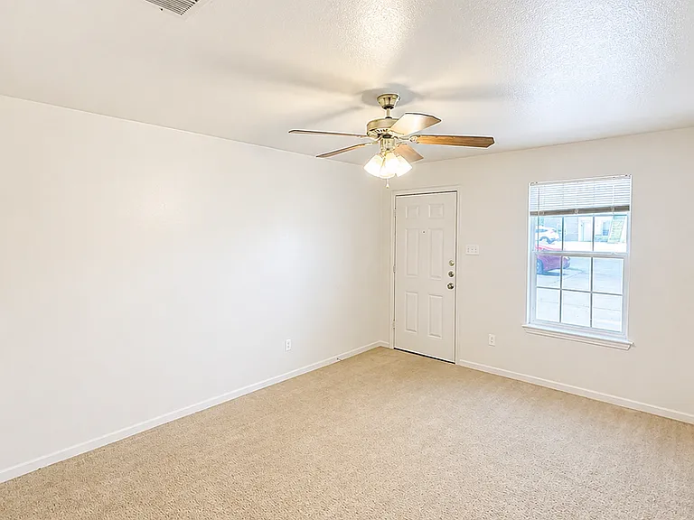 4203 Primrose Dr #C — Photo 4