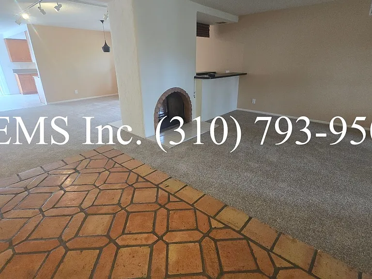 15025 Archwood St — Photo 2