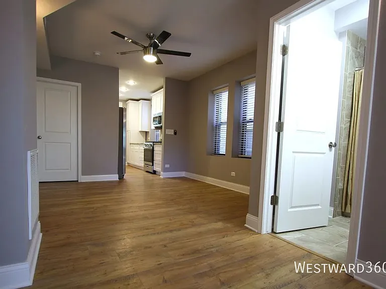 1120 W Addison St #3 — Photo 5