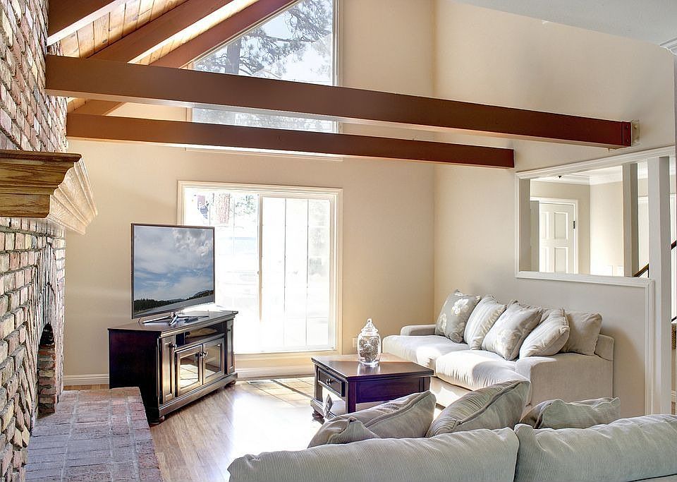 1st image of 279 Eureka Dr