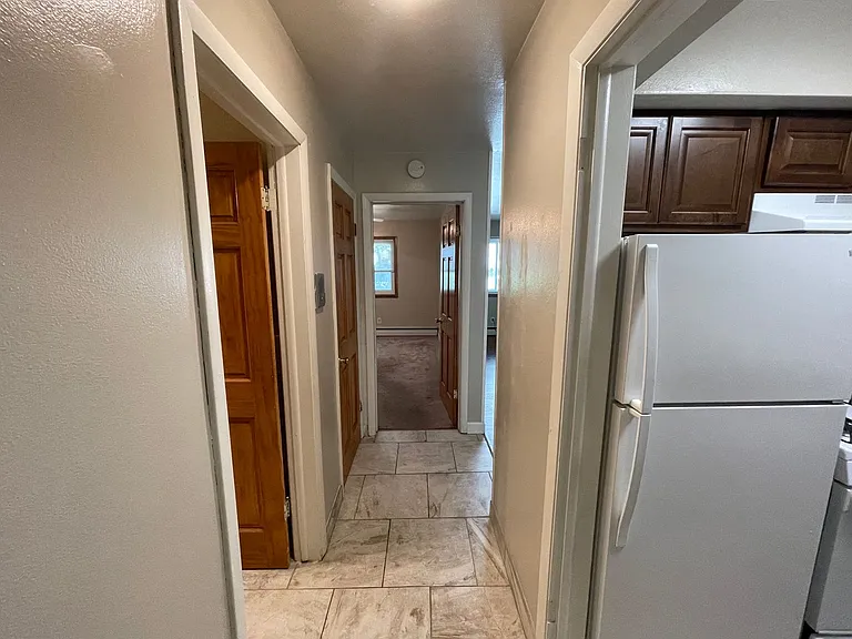 2425 N Oakland Ave — Photo 9