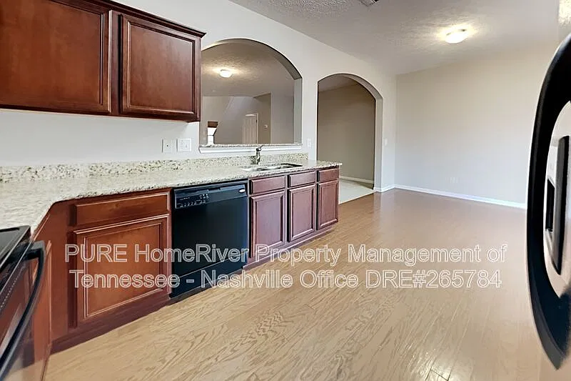 3 bed, 2.5 bath, 1573 sqft, $2,000 — Photo 4