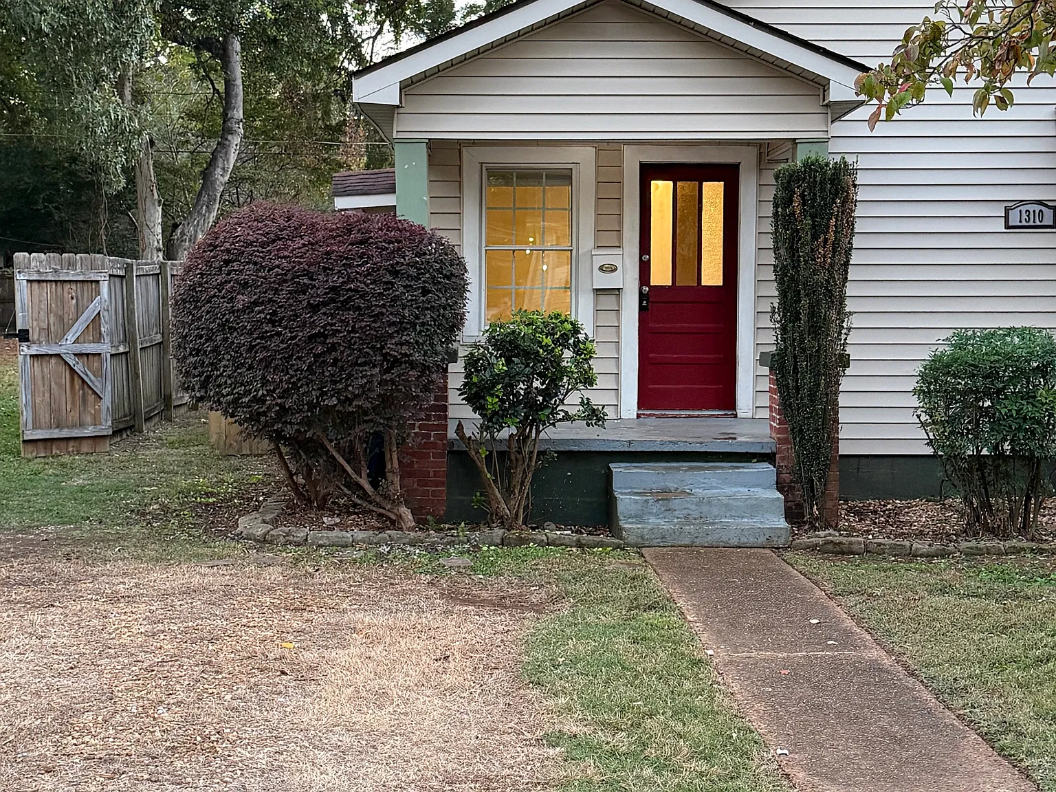 2 bed, 700 sqft, $1,300 — Photo 1