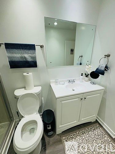 1st image of 1541 Oakwood Ave #2