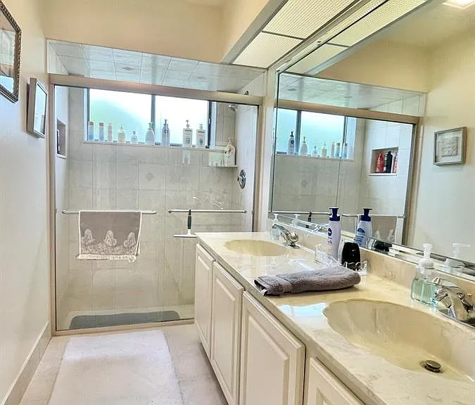 5662 Ainsley Ct — Photo 13