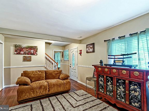 4th image of 113 Clover St
