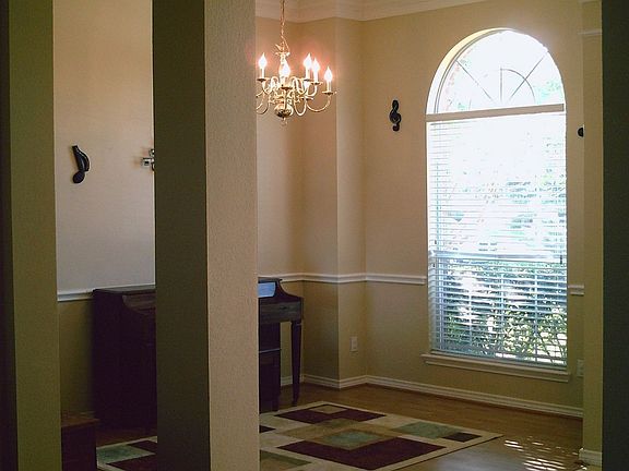 3rd image of 2206 Richmond Cir