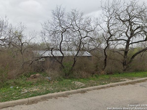 711 N Davidson LOT 5, Karnes City, TX 78118
