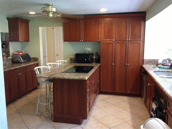 2nd image of 28507 Lindenhurst Dr