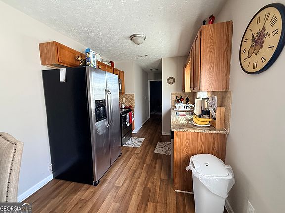 3rd image of 143 Kirts Rdg