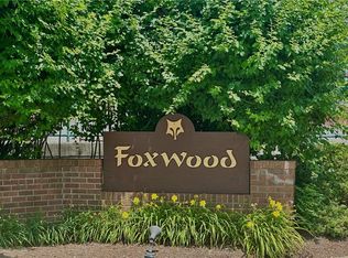 28 Foxwood Cir, Mount Kisco, NY 10549