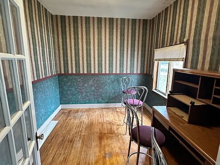 1007 Dewey Ave NE — Photo 5