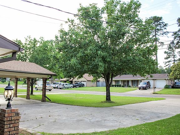 2nd image of 2025 Beechwood Blvd