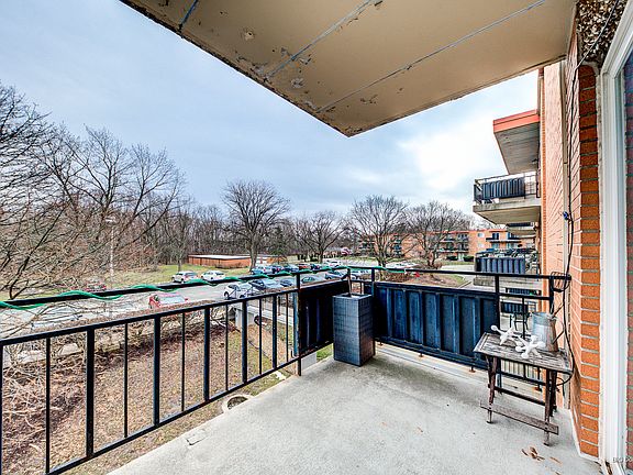 4th image of 940 Holbrook Rd APT 33B