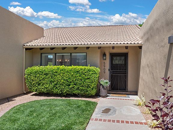 2nd image of 5909 Mimosa Pl NE