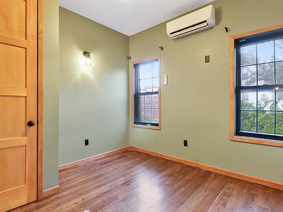 4th image of 167 Humboldt St #1L
