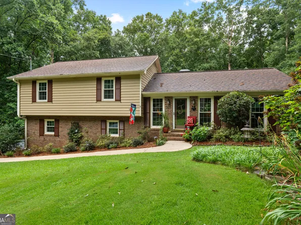 321 Woodfield Cir, Lagrange, GA 30240