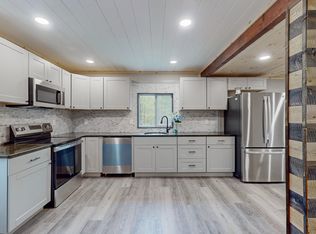 161 Ledgeway Dr, Dingmans Ferry, PA 18328