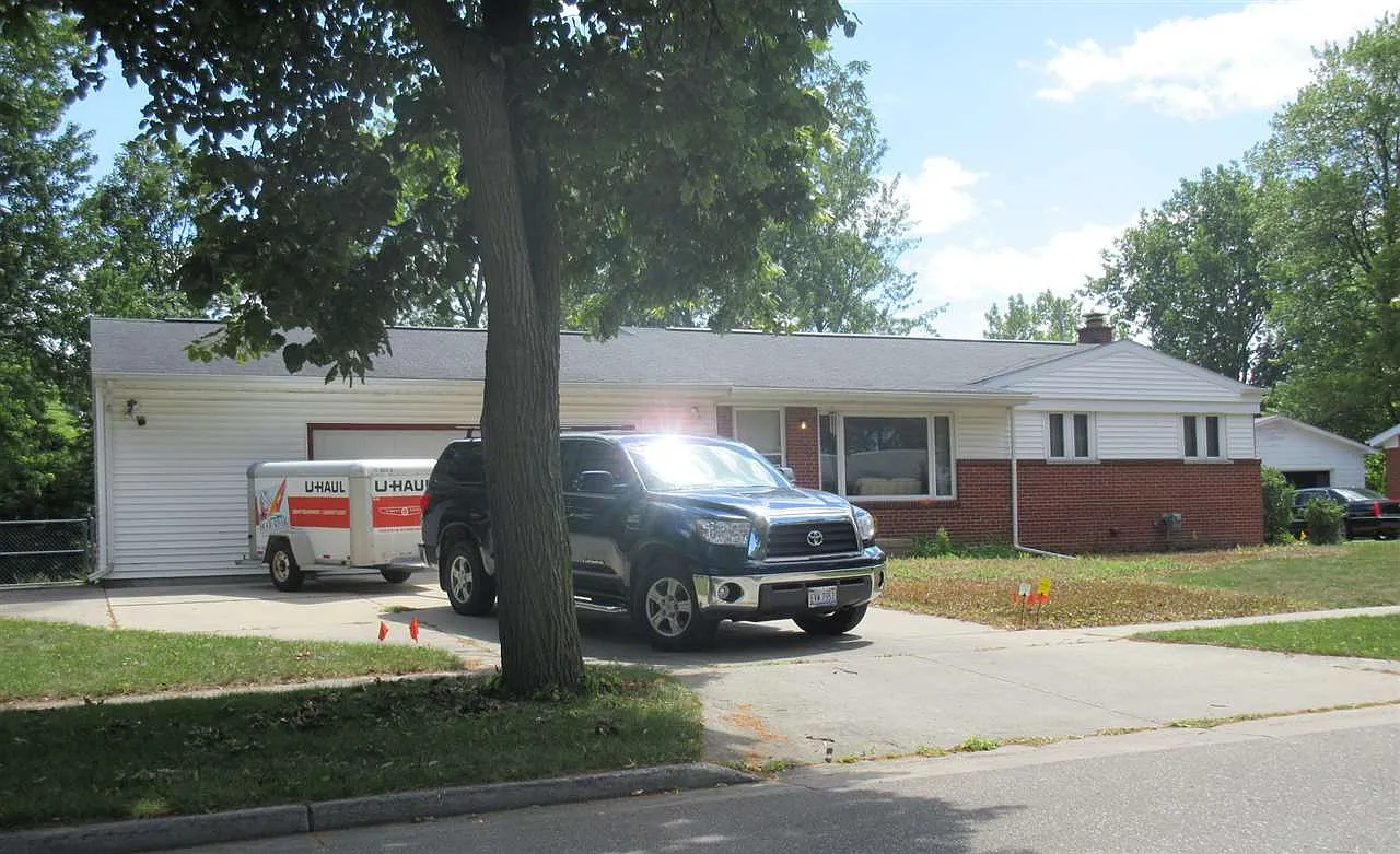 512 Capitol Dr photo 1