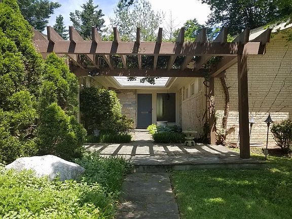 6105 Shady Oak Front View-2