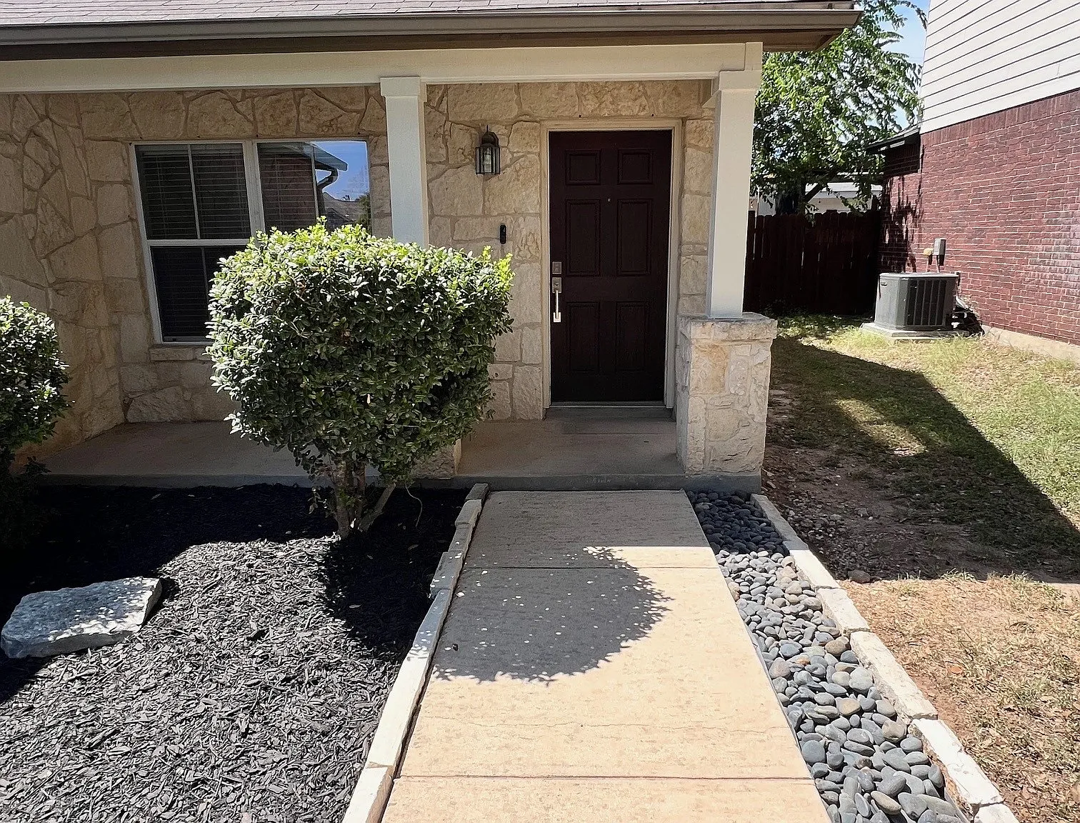 3 bed, 1573 sqft, $1,900 — Photo 3