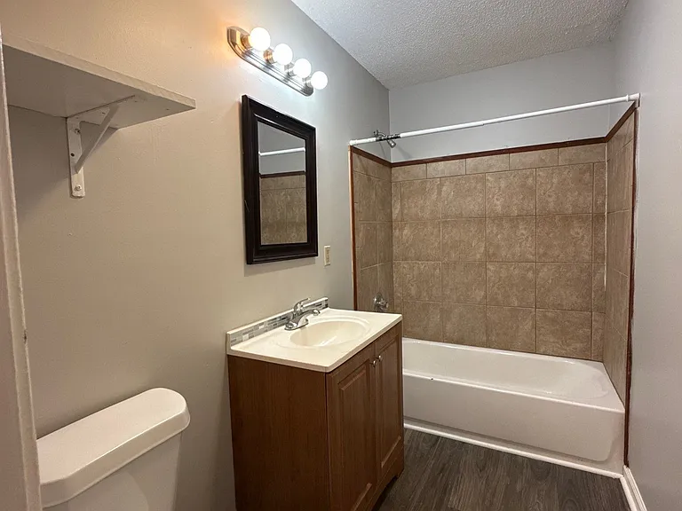 114 Tuxedo Dr — Photo 3