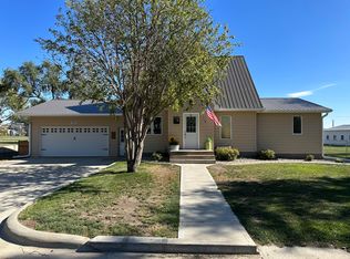 404 S 2nd Ave, Woonsocket, SD 57385