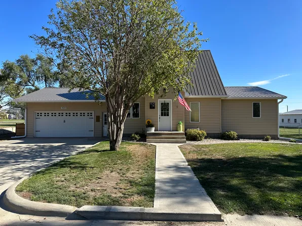 404 S 2nd Ave, Woonsocket, SD 57385