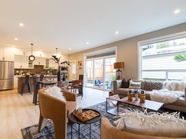 1211 Thomas Ave #103, Coquitlam, BC V3K 2L1