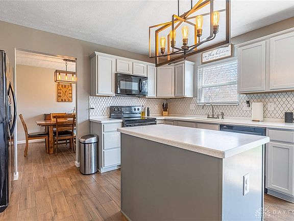 3rd image of 6327 Harvest Meadows Dr